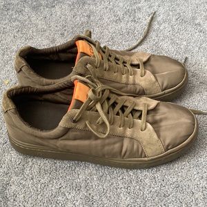 Brand new Mens Ugg shoes in a size 9